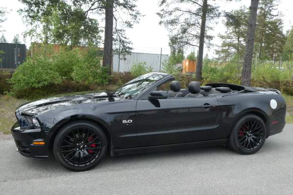 2013 Ford Mustang GT Cab / Inkommande bil!